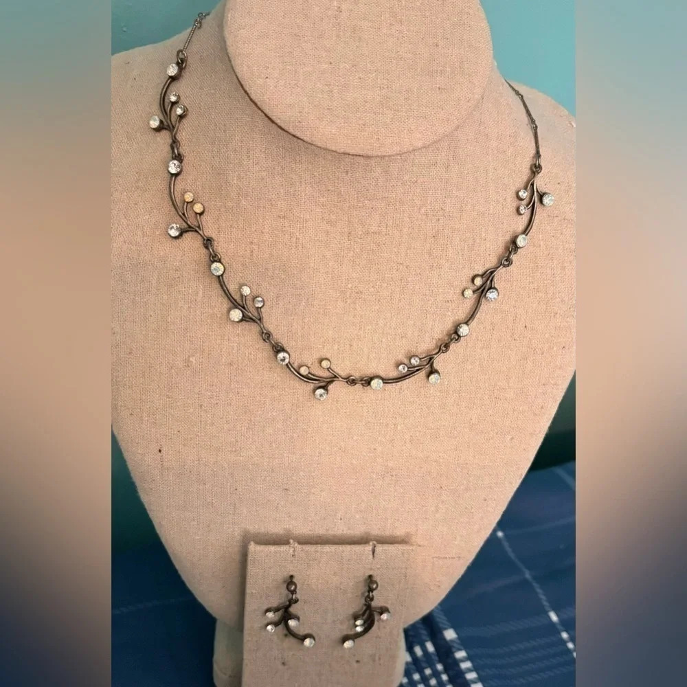 Yoni Crystal Womens Silver Crystal Vine Necklace Earring set. 1999-2000 Y2K